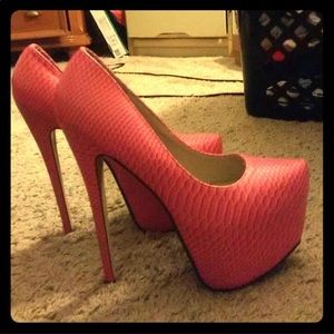 back on the market moving ready to ship !